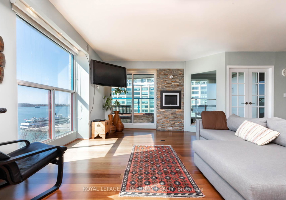 99-harbour-square-toronto-ontario-c12393434