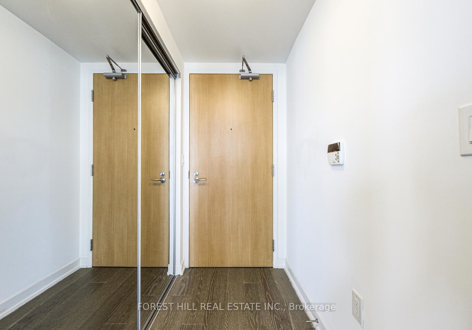 11-wellesley-street-w-toronto-ontario-c12393980