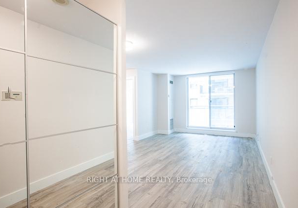 398-eglinton-avenue-e-toronto-ontario-c12393981