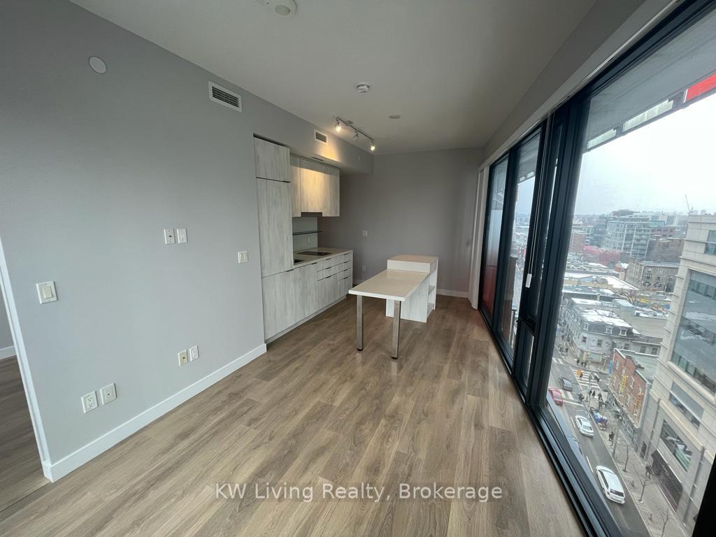 215-queen-street-w-toronto-ontario-c12394443