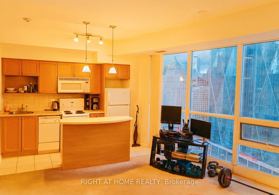 18-yonge-street-toronto-ontario-c12394635