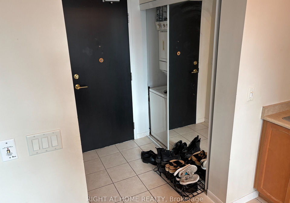 18-yonge-street-toronto-ontario-c12394635