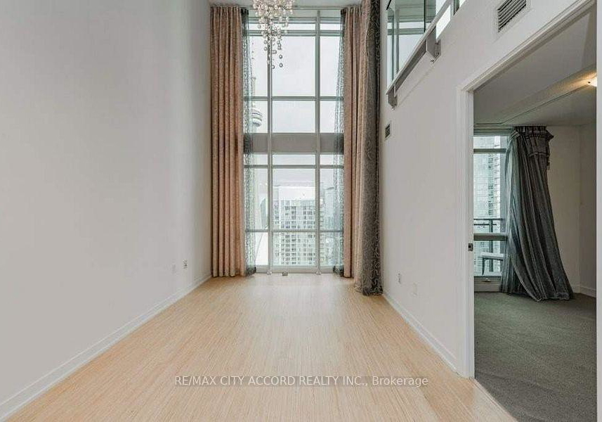 15-fort-york-boulevard-toronto-ontario-c12395163