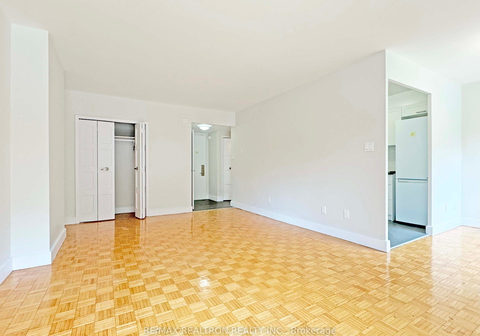 10-shallmar-boulevard-toronto-ontario-c12396350