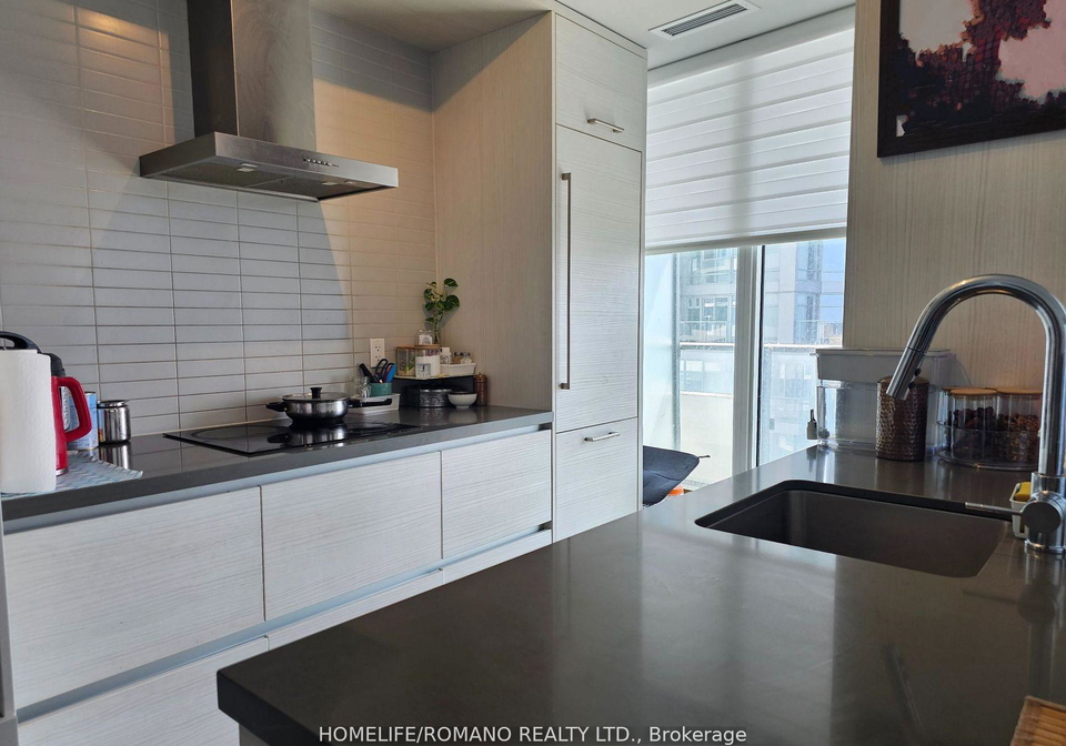 2221-yonge-street-toronto-ontario-c12396572