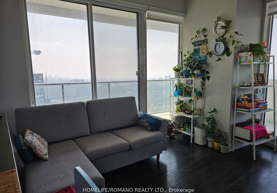 2221-yonge-street-toronto-ontario-c12396572
