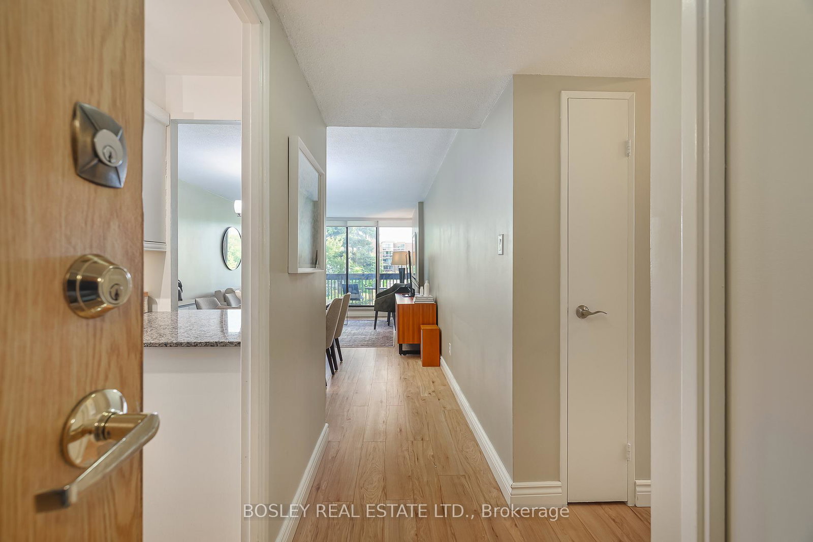 30-fashion-roseway-north-york-ontario-c12396800