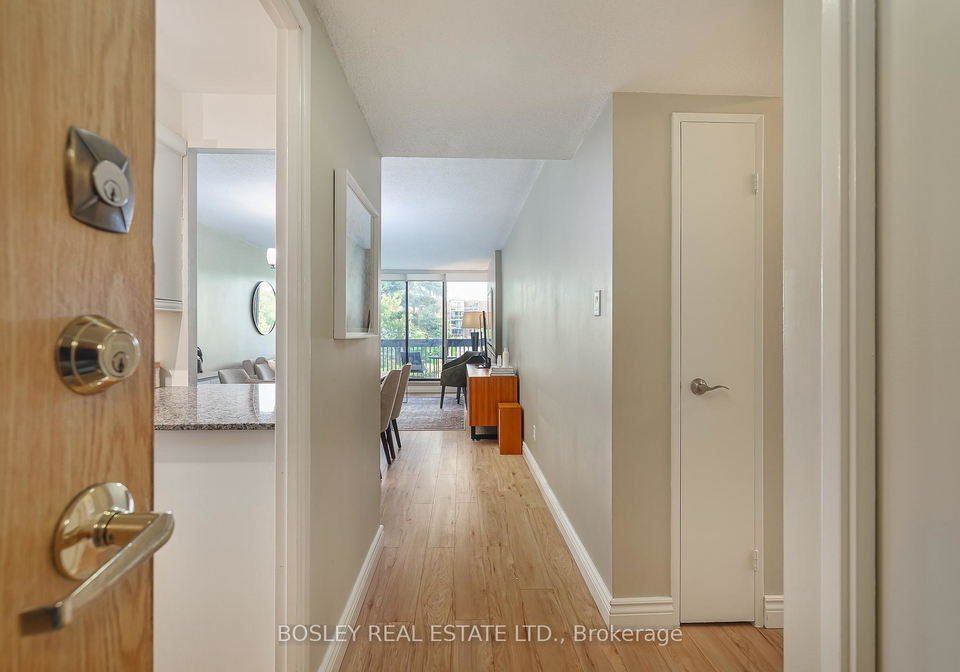 30-fashion-roseway-north-york-ontario-c12396800