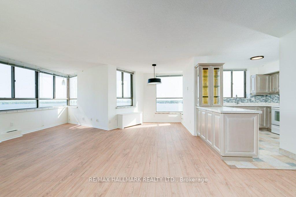 260-queens-quay-w-toronto-ontario-c12397103