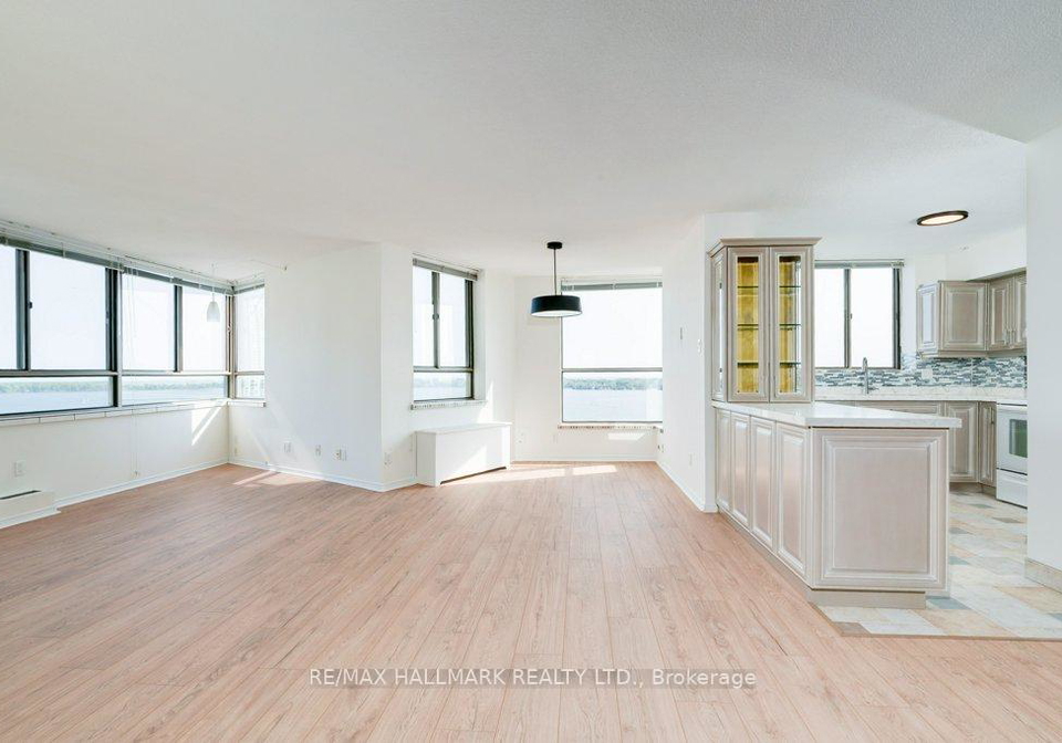 260-queens-quay-w-toronto-ontario-c12397103