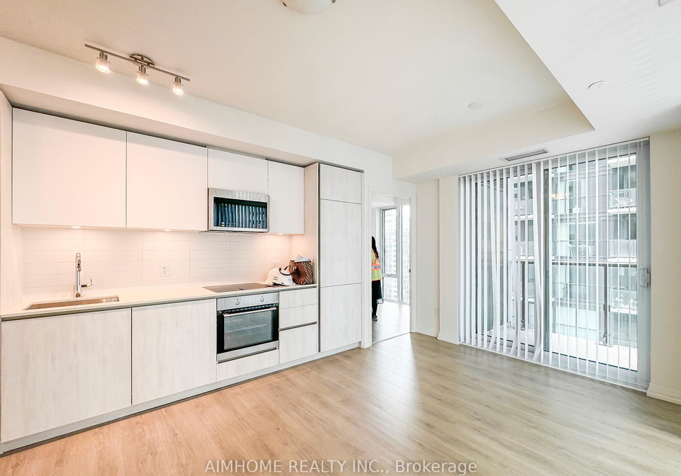8-widmer-street-toronto-ontario-c12397460