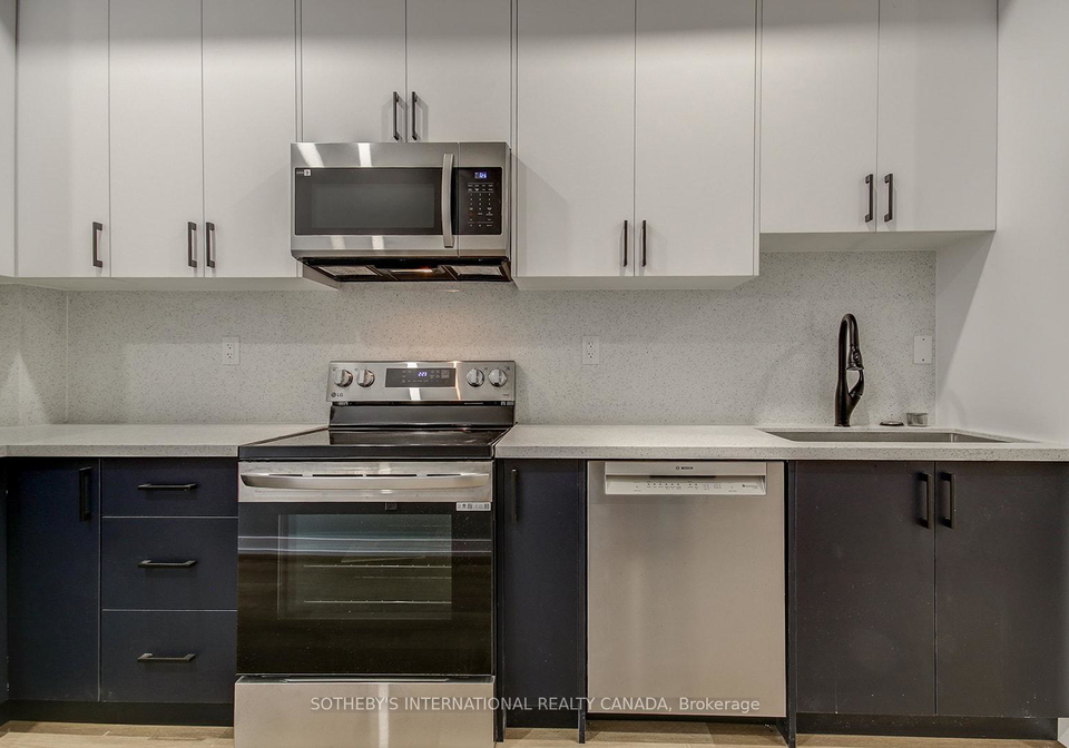 453-dundas-street-w-toronto-ontario-c12398298