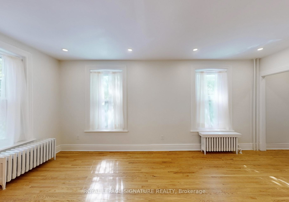 966-dundas-street-w-toronto-ontario-c12398986