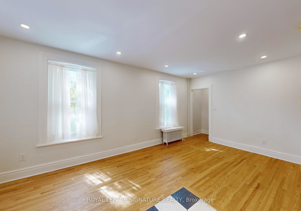 966-dundas-street-w-toronto-ontario-c12398986
