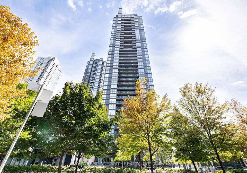15-fort-york-boulevard-toronto-ontario-c12399025
