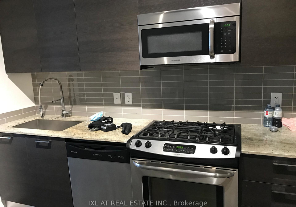 399-adelaide-street-w-toronto-ontario-c12399078