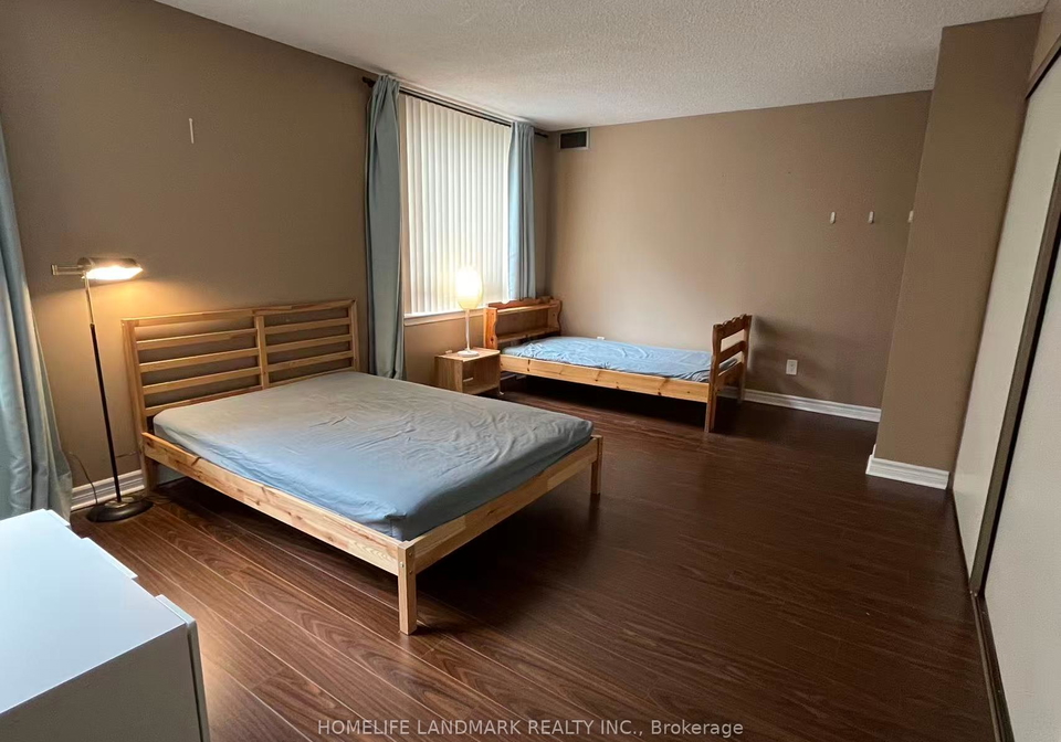 633-bay-street-toronto-ontario-c12399096