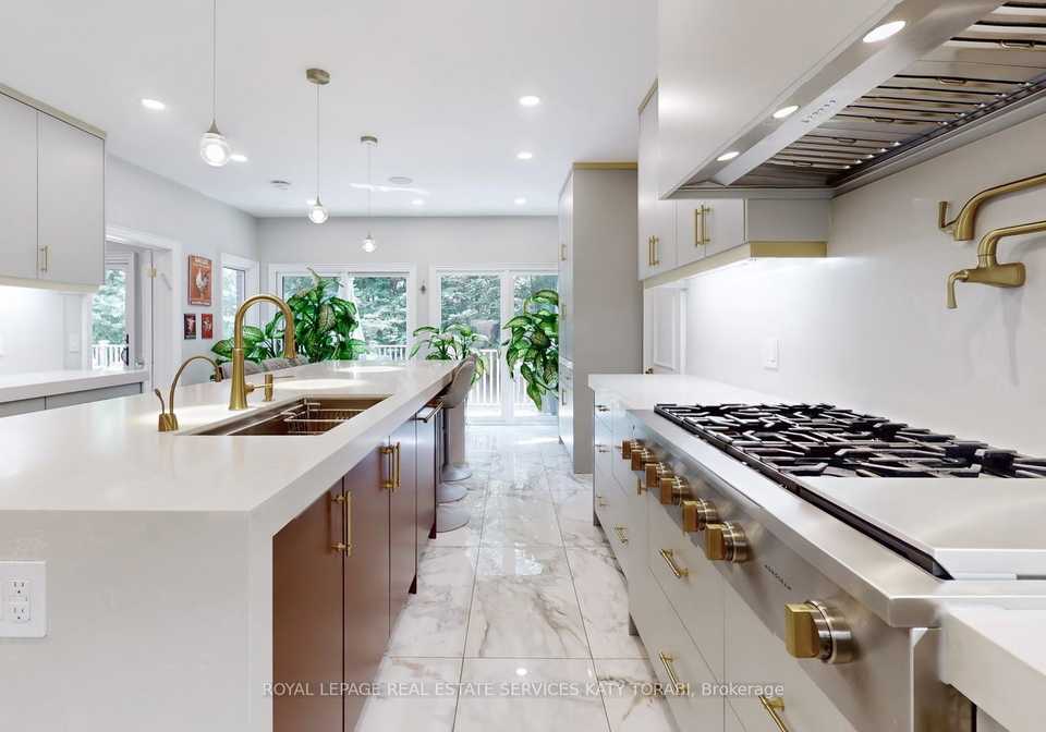 21-forest-heights-boulevard-north-york-ontario-c12399281