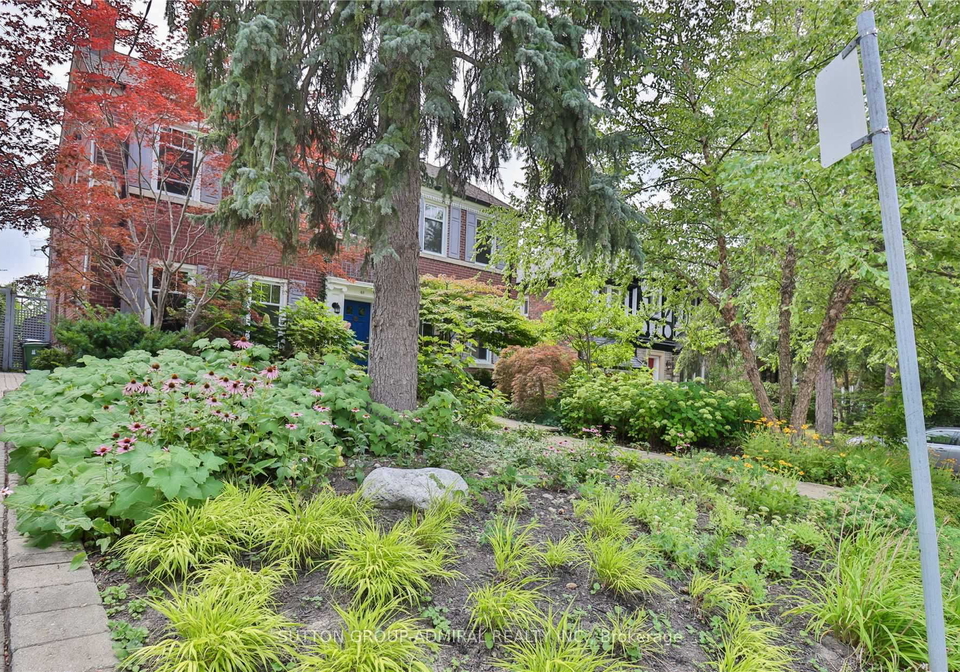 49-hillcrest-drive-toronto-ontario-c12399477