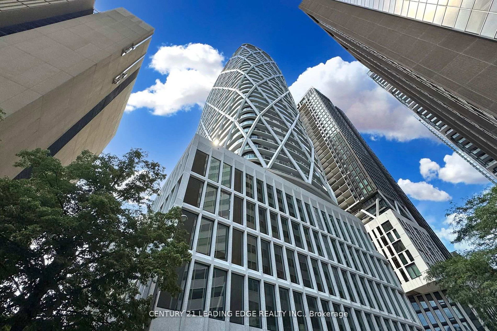 230-simcoe-street-toronto-ontario-c12399581