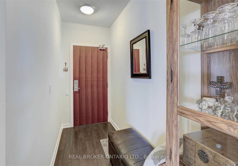 30-canterbury-place-toronto-ontario-c12400369