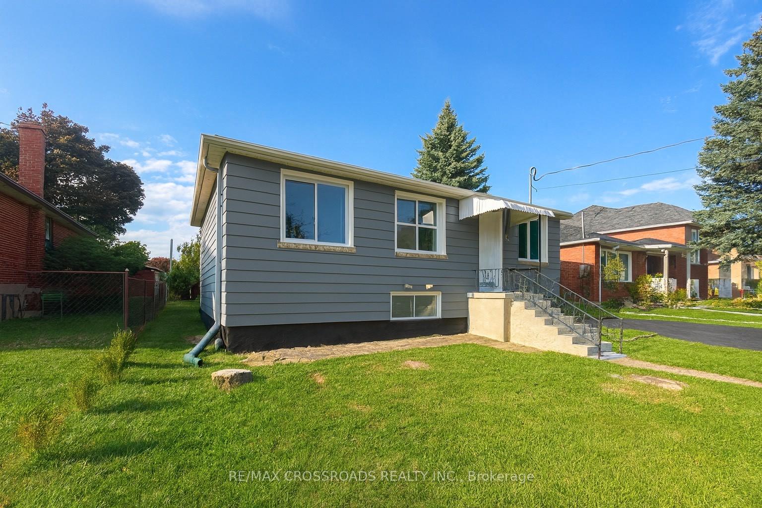 260-connaught-avenue-toronto-ontario-c12400756