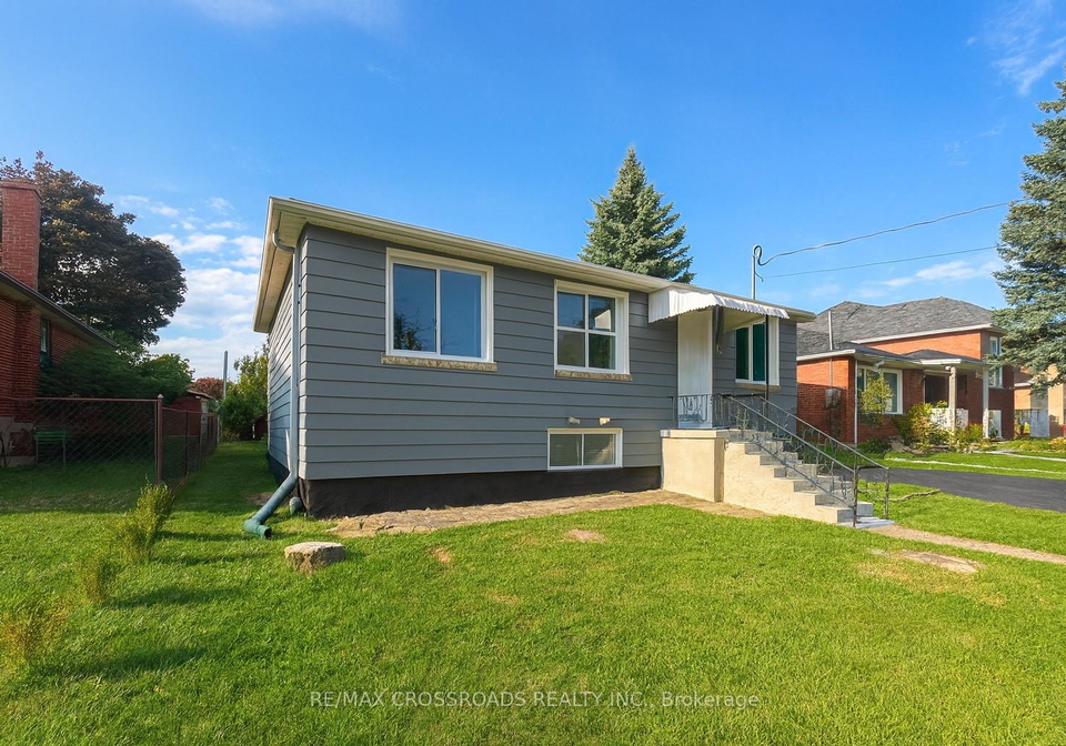 260-connaught-avenue-toronto-ontario-c12400756