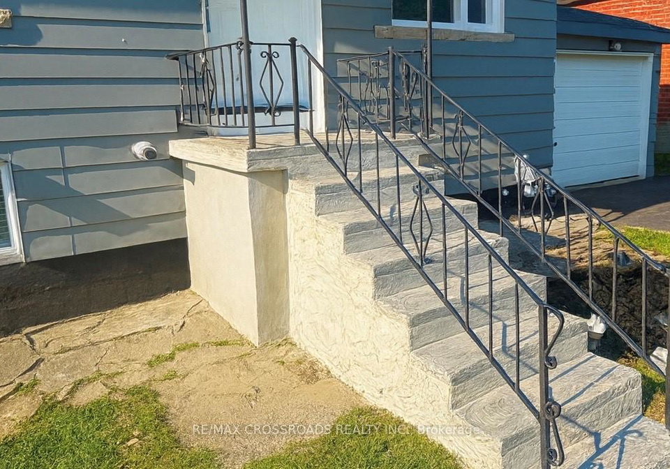 260-connaught-avenue-toronto-ontario-c12400756