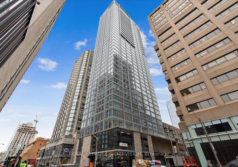 200-cumberland-street-toronto-ontario-c12400766
