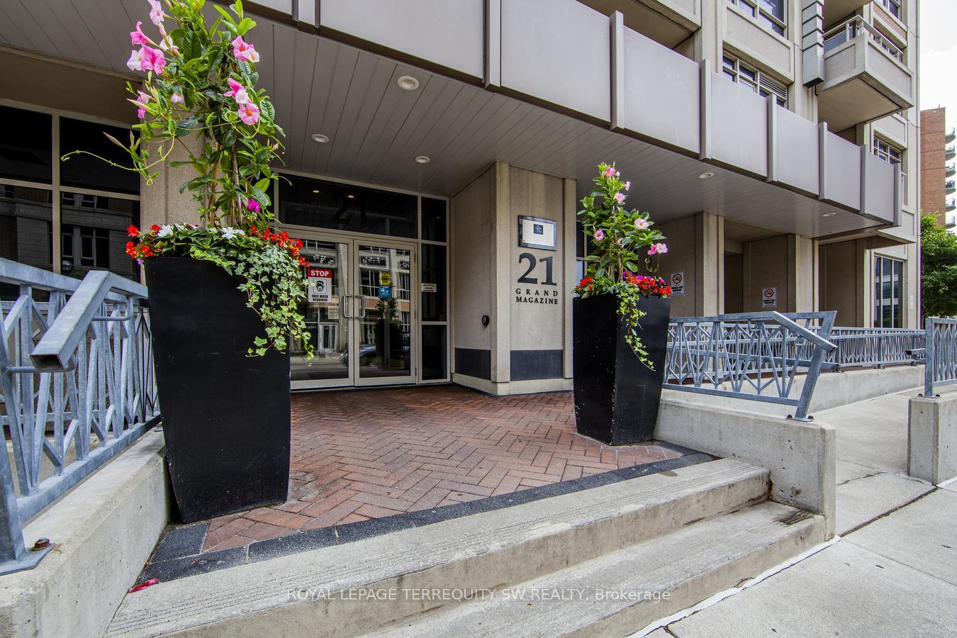 21-grand-magazine-street-toronto-ontario-c12400893