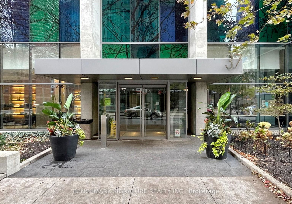 37-grosvenor-street-toronto-ontario-c12401480