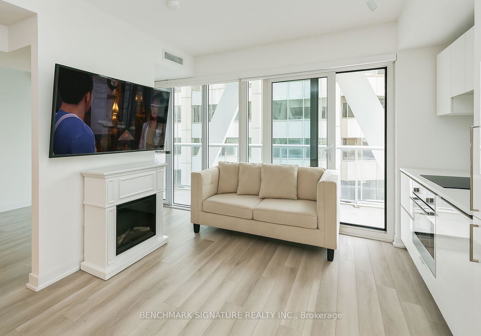 230-simcoe-street-toronto-ontario-c12401532
