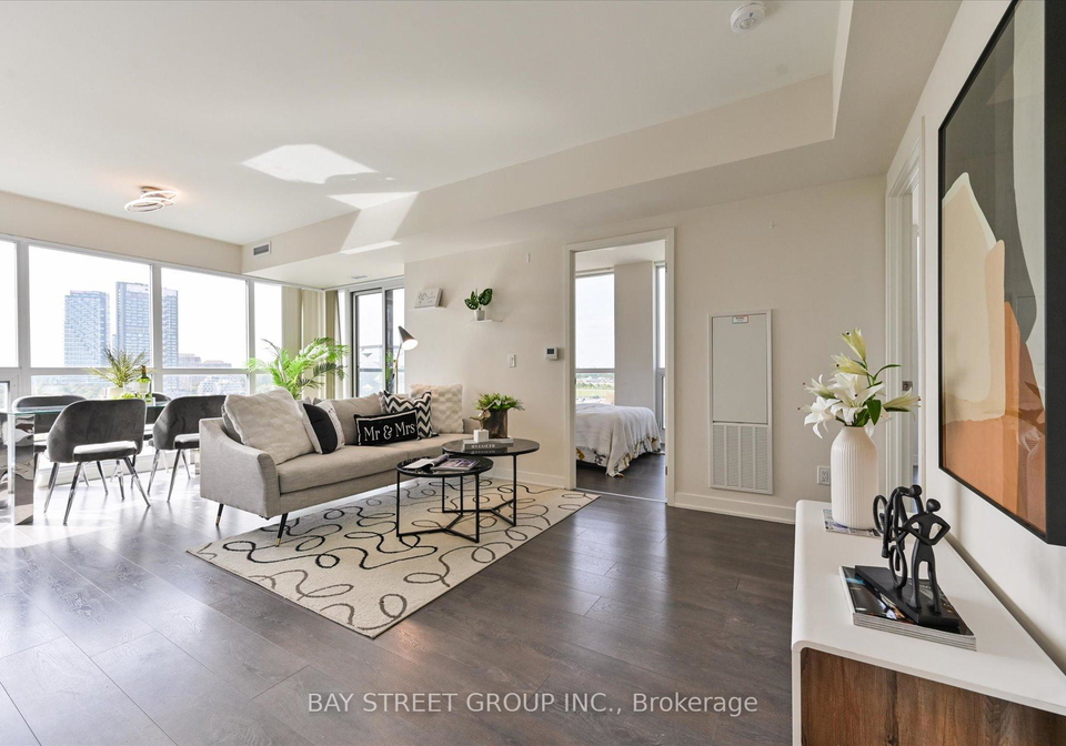 6-sonic-way-east-york-ontario-c12401711