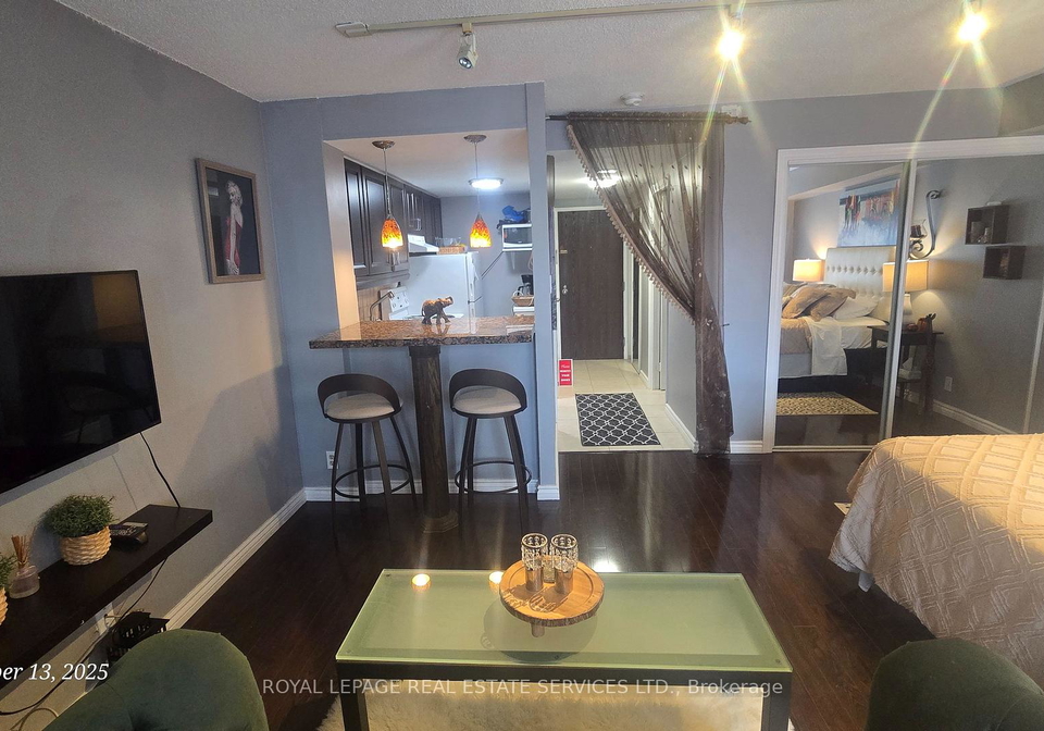 717-bay-street-toronto-ontario-c12402373