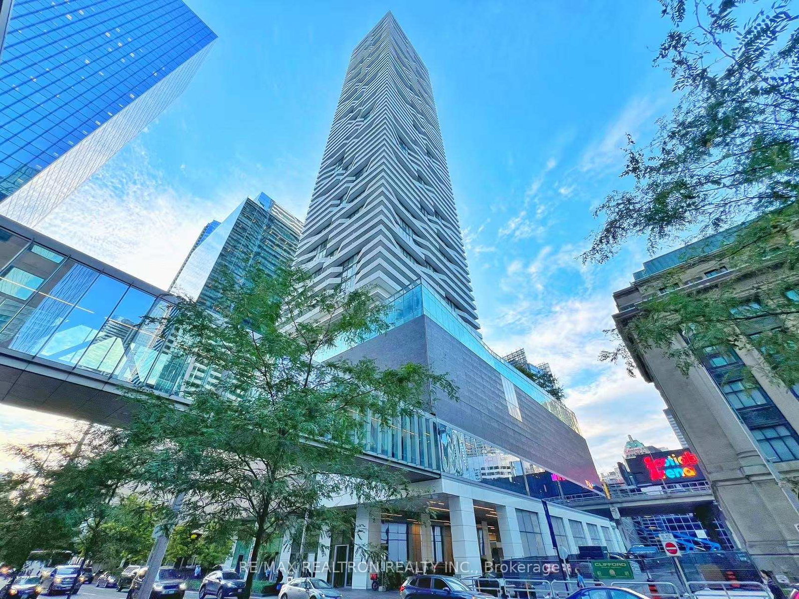 100-harbour-street-toronto-ontario-c12402451
