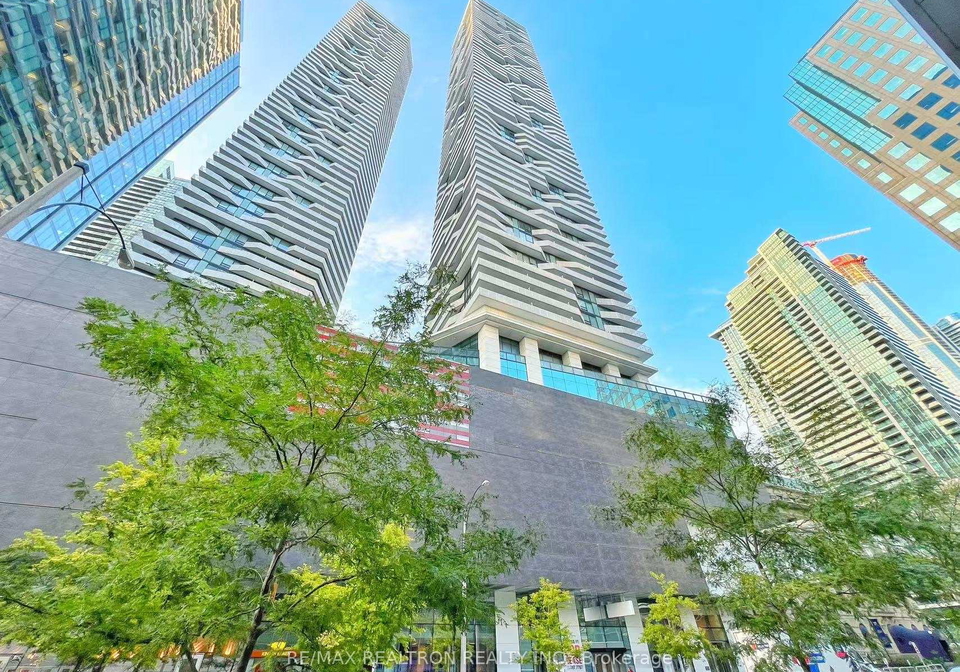 100-harbour-street-toronto-ontario-c12402451