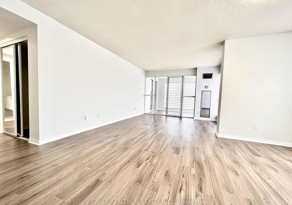 18-hollywood-avenue-n-north-york-ontario-c12402528