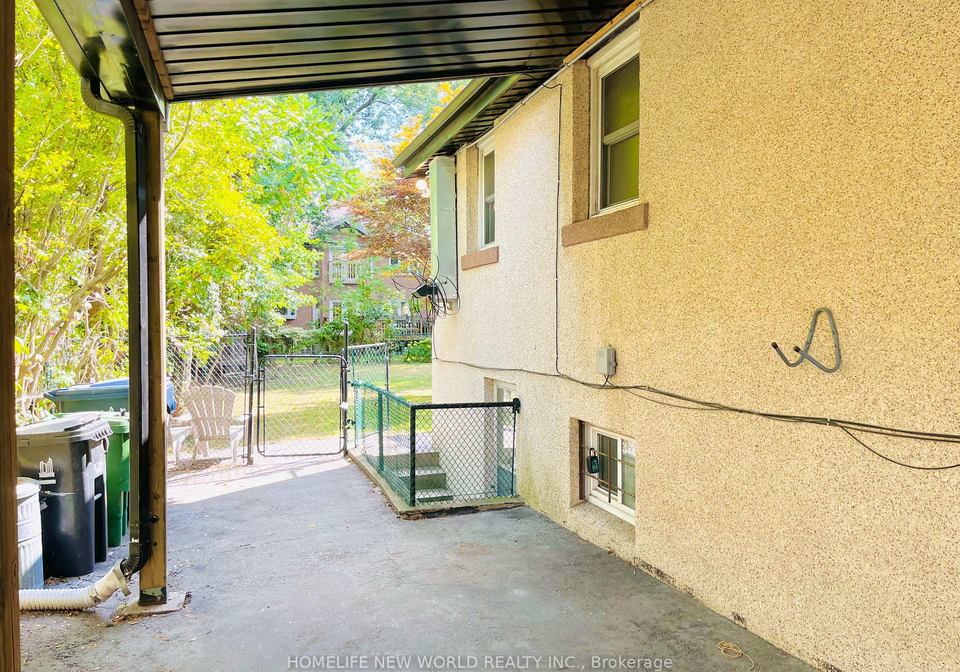 261-hollywood-avenue-north-york-ontario-c12402865