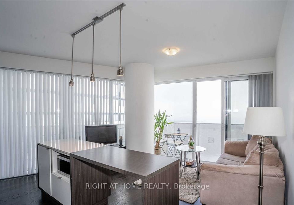100-harbour-street-toronto-ontario-c12402971