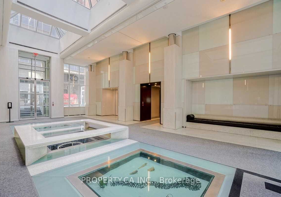250-wellington-street-w-toronto-ontario-c12403286