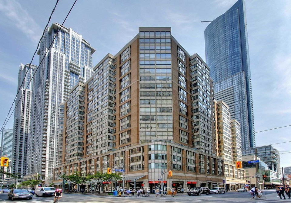 711-bay-street-toronto-ontario-c12403967