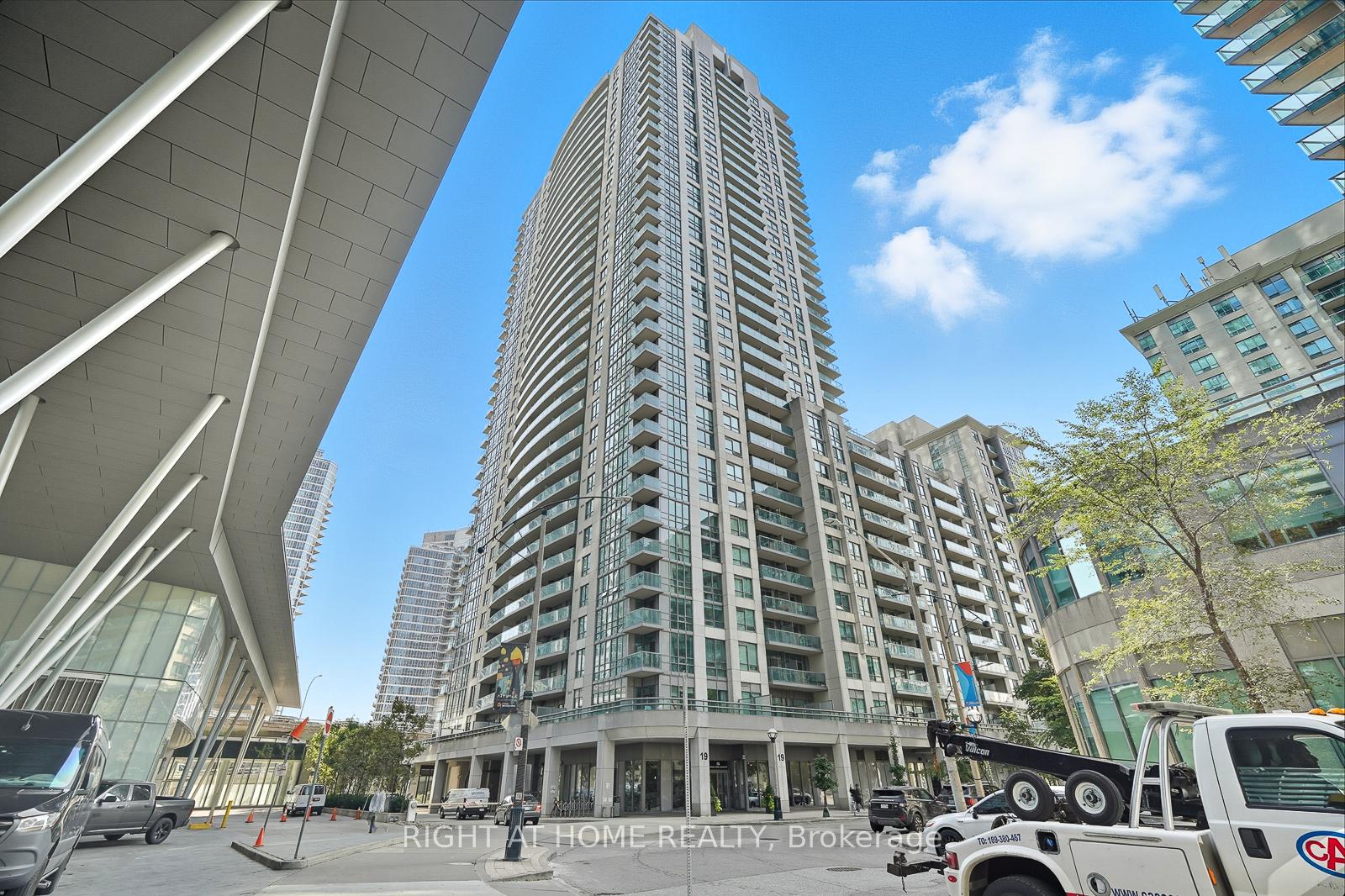 19-grand-trunk-crescent-toronto-ontario-c12404696
