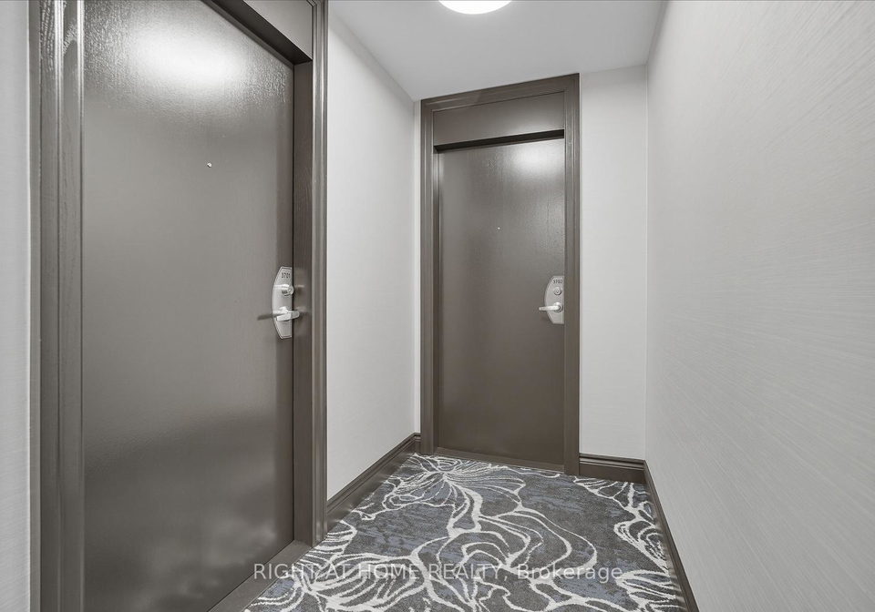 19-grand-trunk-crescent-toronto-ontario-c12404696