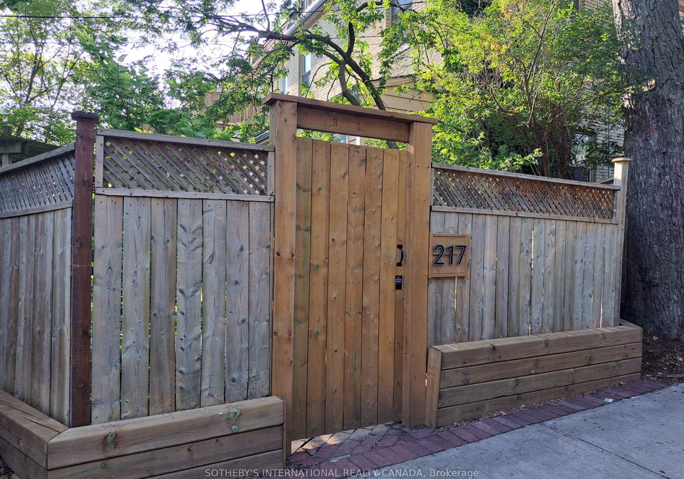 215217-carlton-street-toronto-ontario-c12405280
