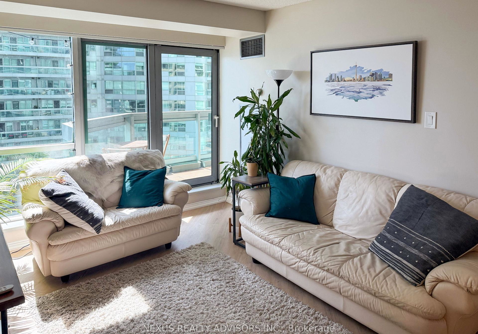 10-yonge-street-toronto-ontario-c12405548