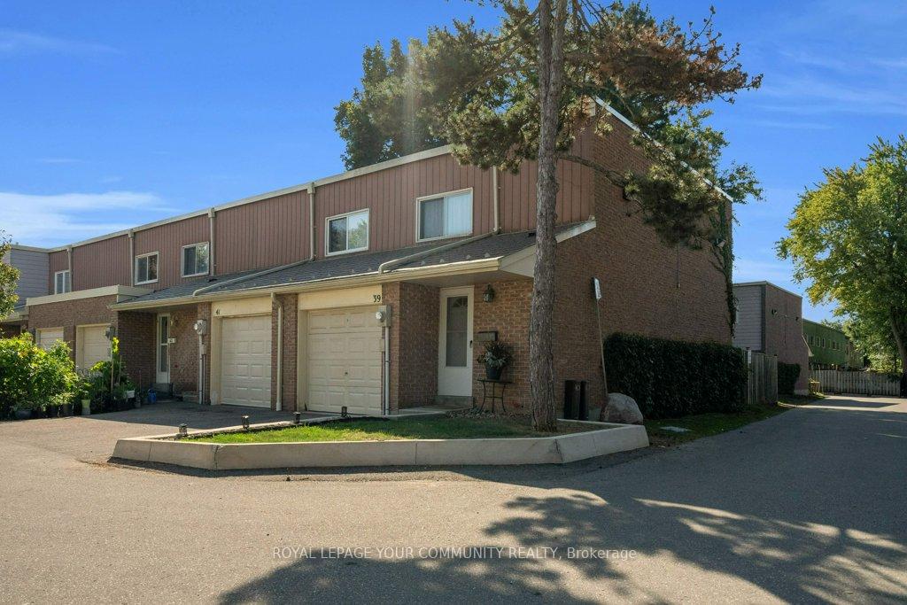 39-pepper-vineway-north-york-ontario-c12406445
