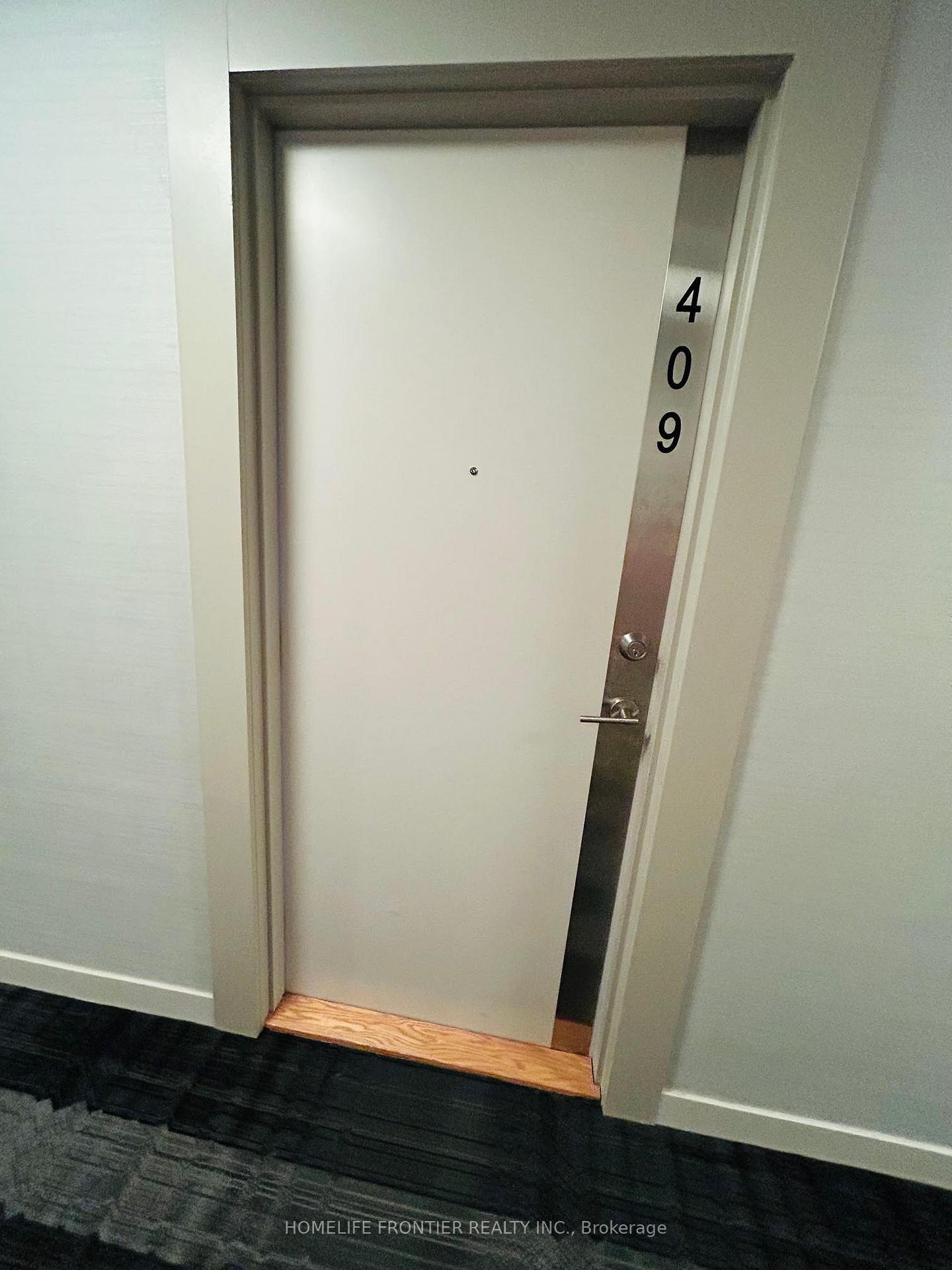 128-fairview-mall-drive-w-north-york-ontario-c12406853