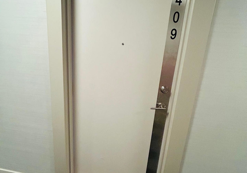 128-fairview-mall-drive-w-north-york-ontario-c12406853