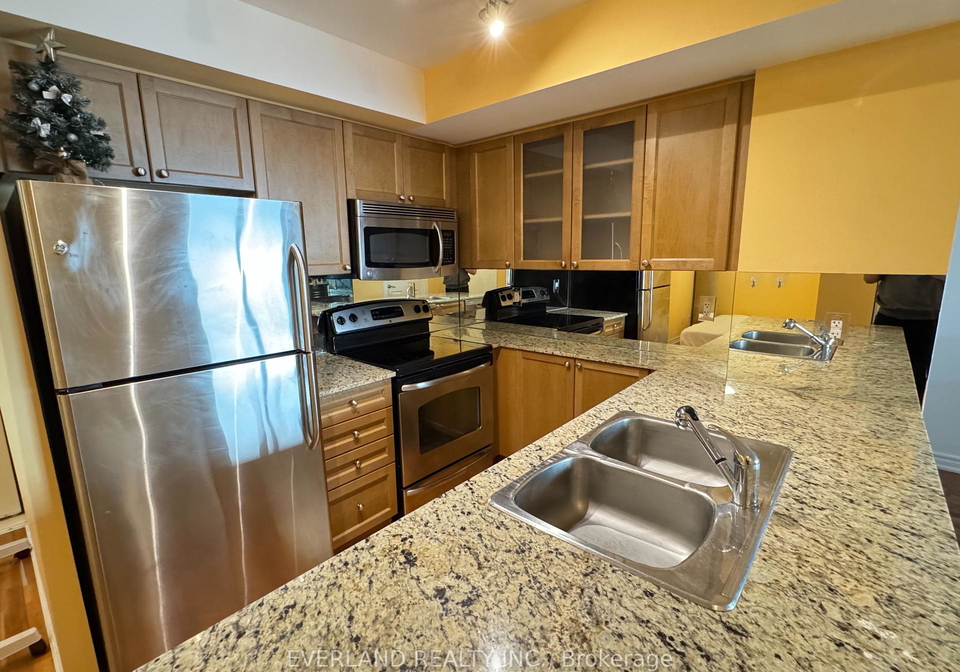 761-bay-street-toronto-ontario-c12407387