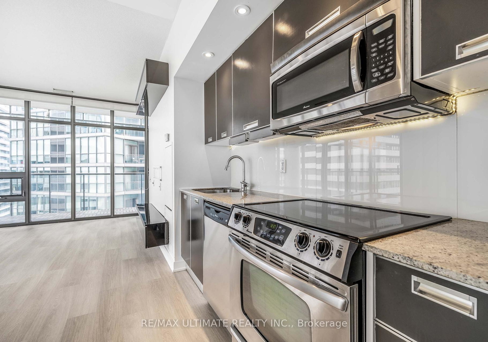 33-charles-street-e-toronto-ontario-c12407768